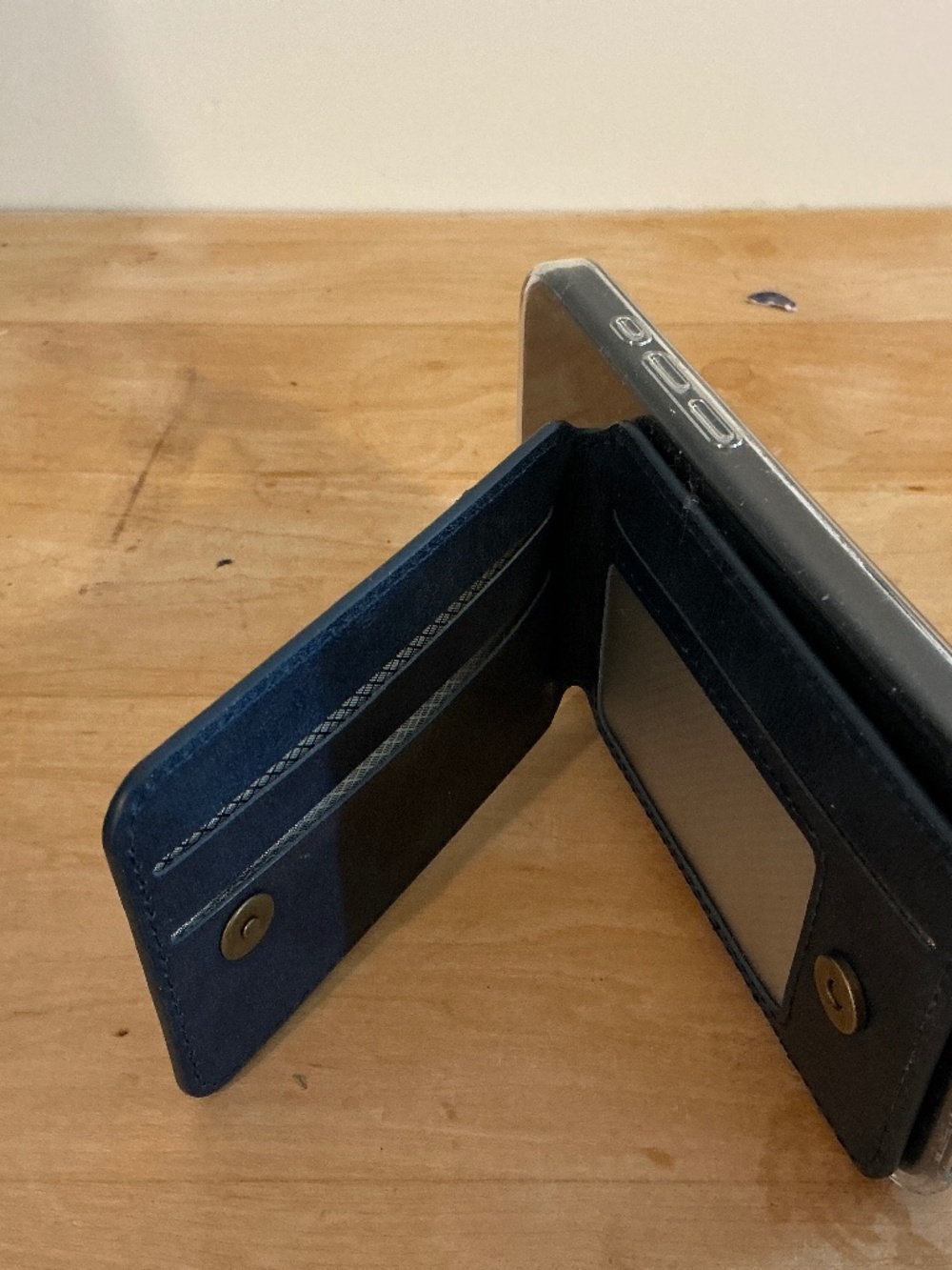 Fierce Shann Cowhide vertical Flip Magnetic Cardholder